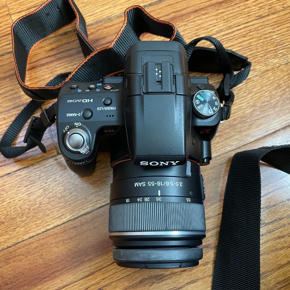 Sony Slt-a33 digital camera - Picture 2 of 3
